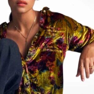 Pilcro Anthropologie Hadley Relaxed button down velvet floral blouse, W. mediohn